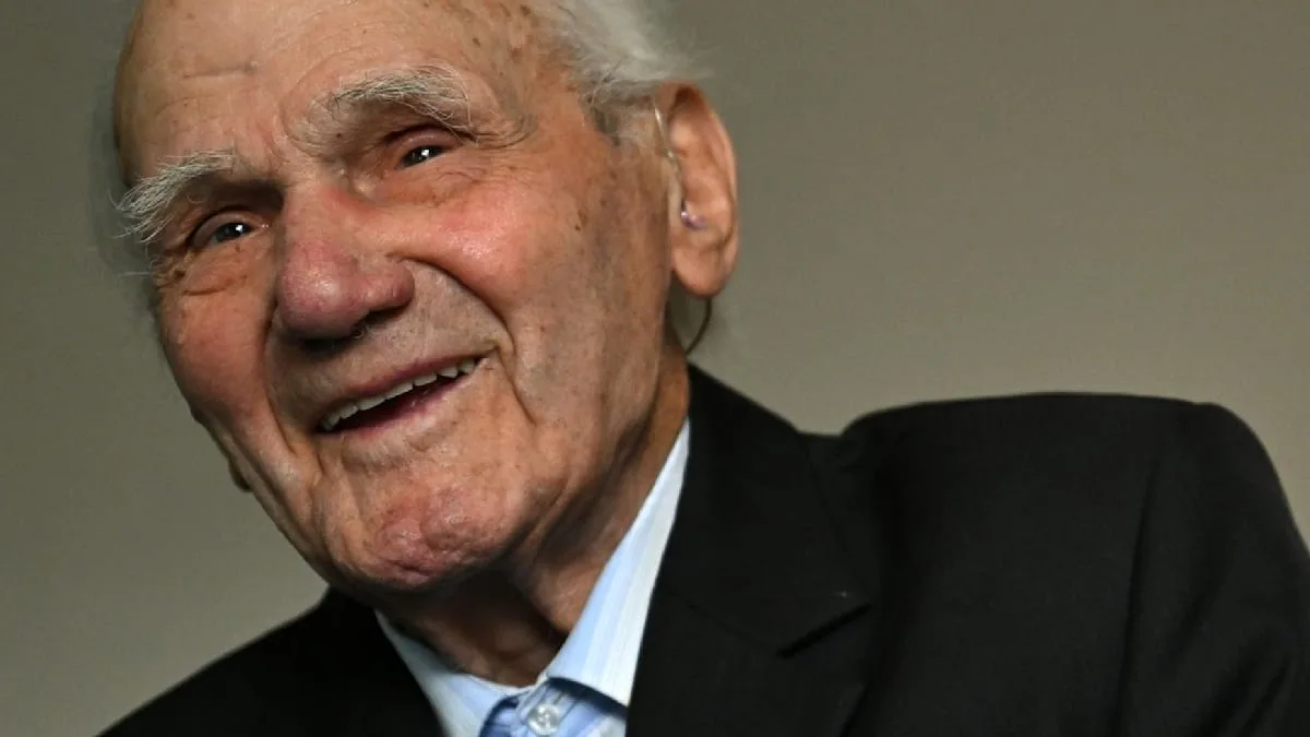 KZ-Überlebender singt bei 100. Geburtstag