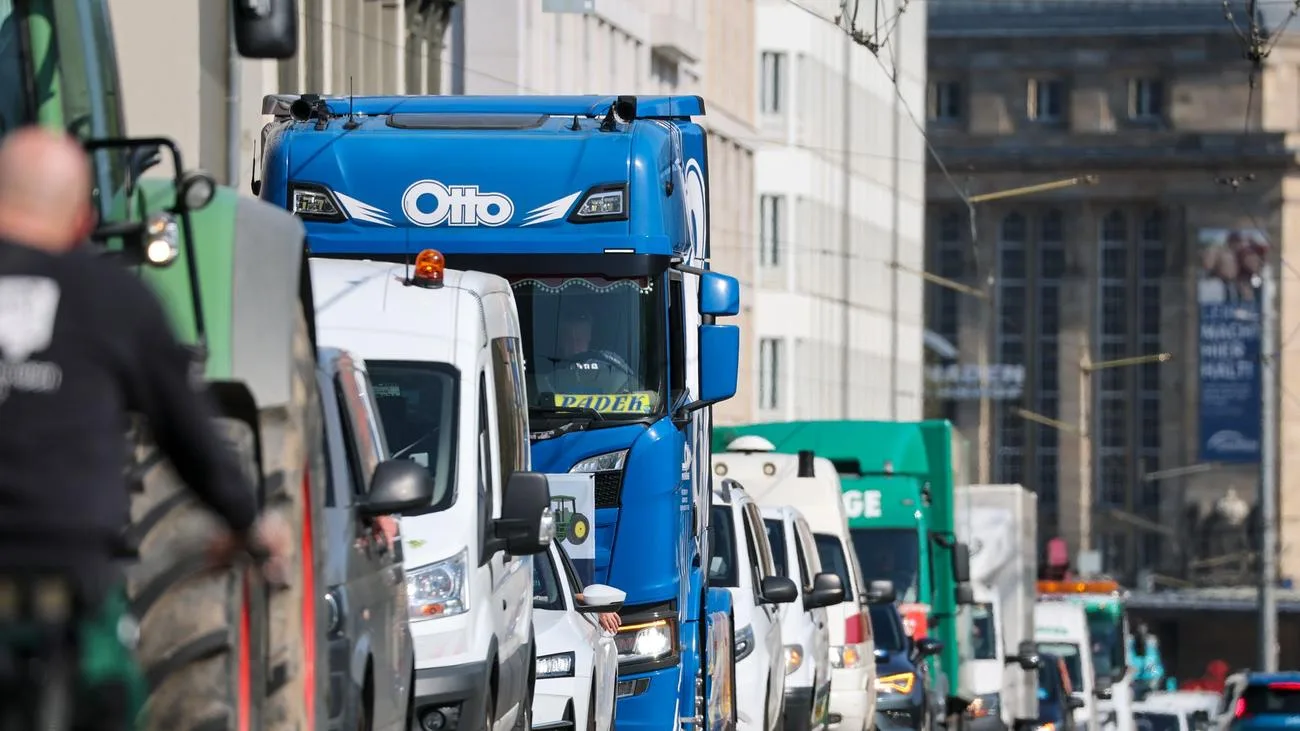 Speditionen protestieren in Leipzig mit Konvoi gegen hohe Spritpreise