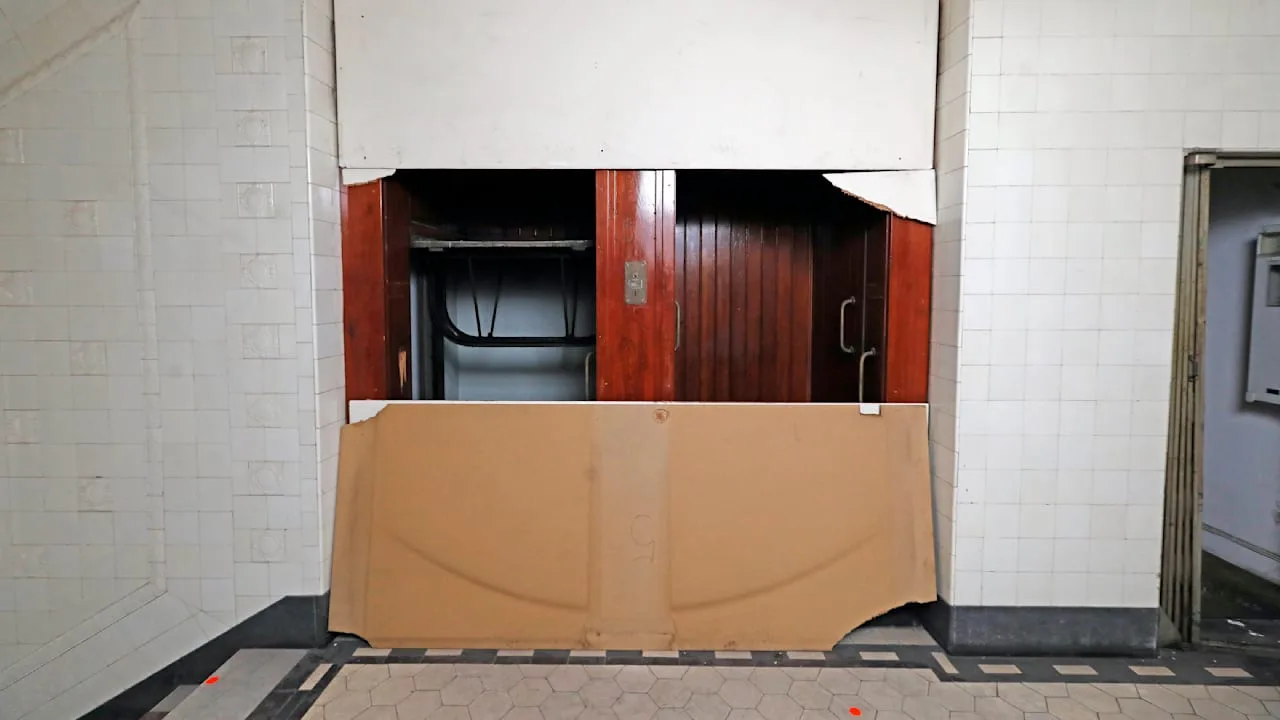Ältester Paternoster der Welt in Hamburg spurlos verschwunden