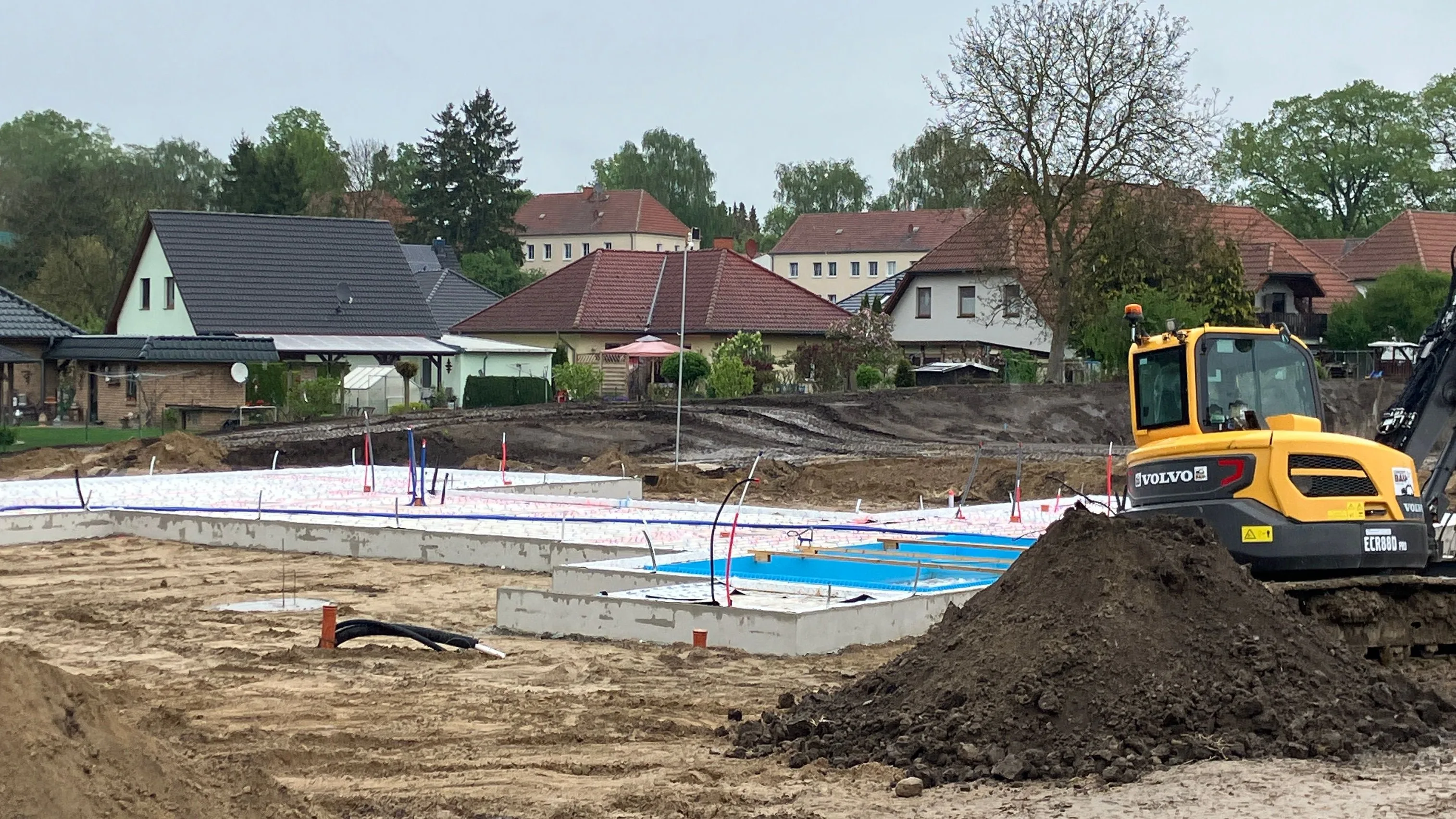 Luxus-Ferienhäuser in Ivenack: Bau verzögert sich bis 2027