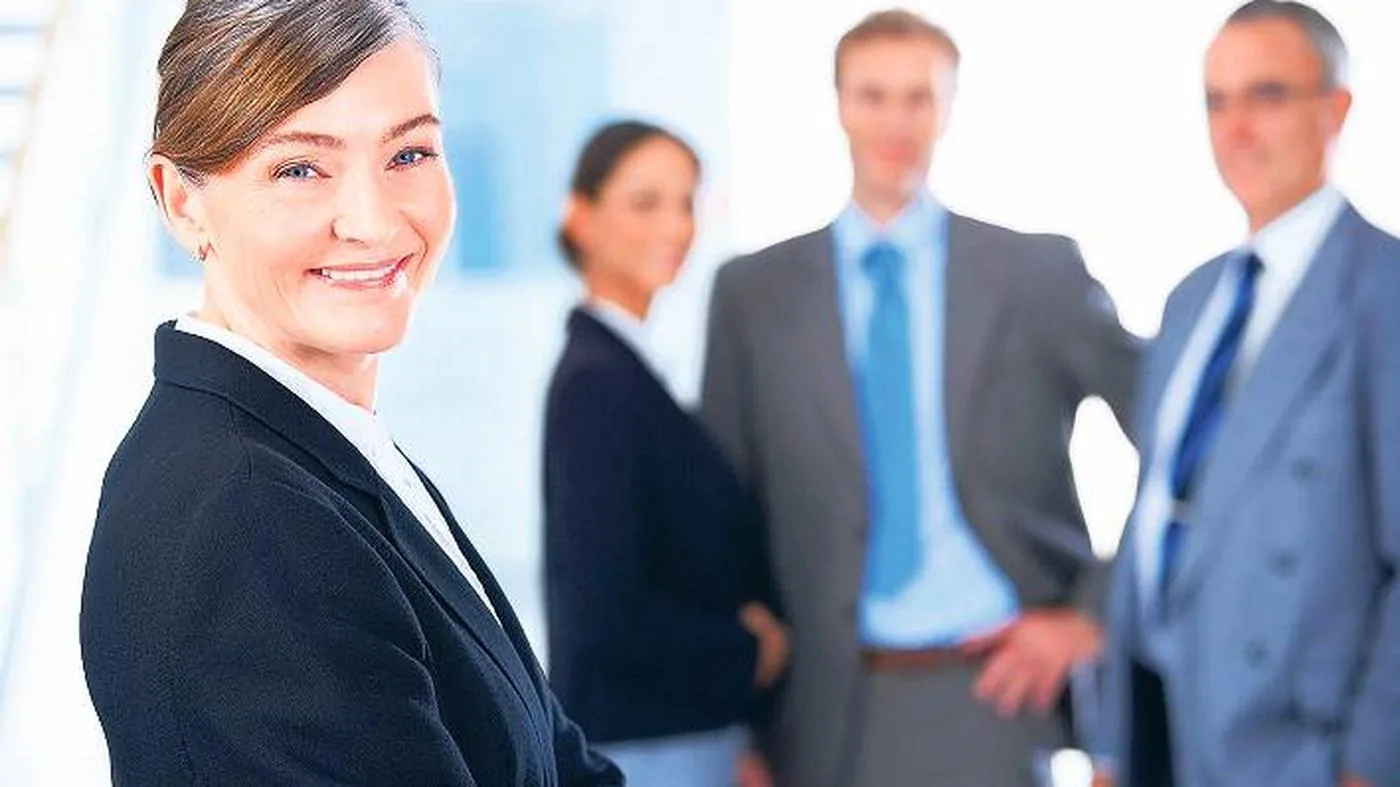 Machtspiele im Job: Frauen ernten härtere Kritik