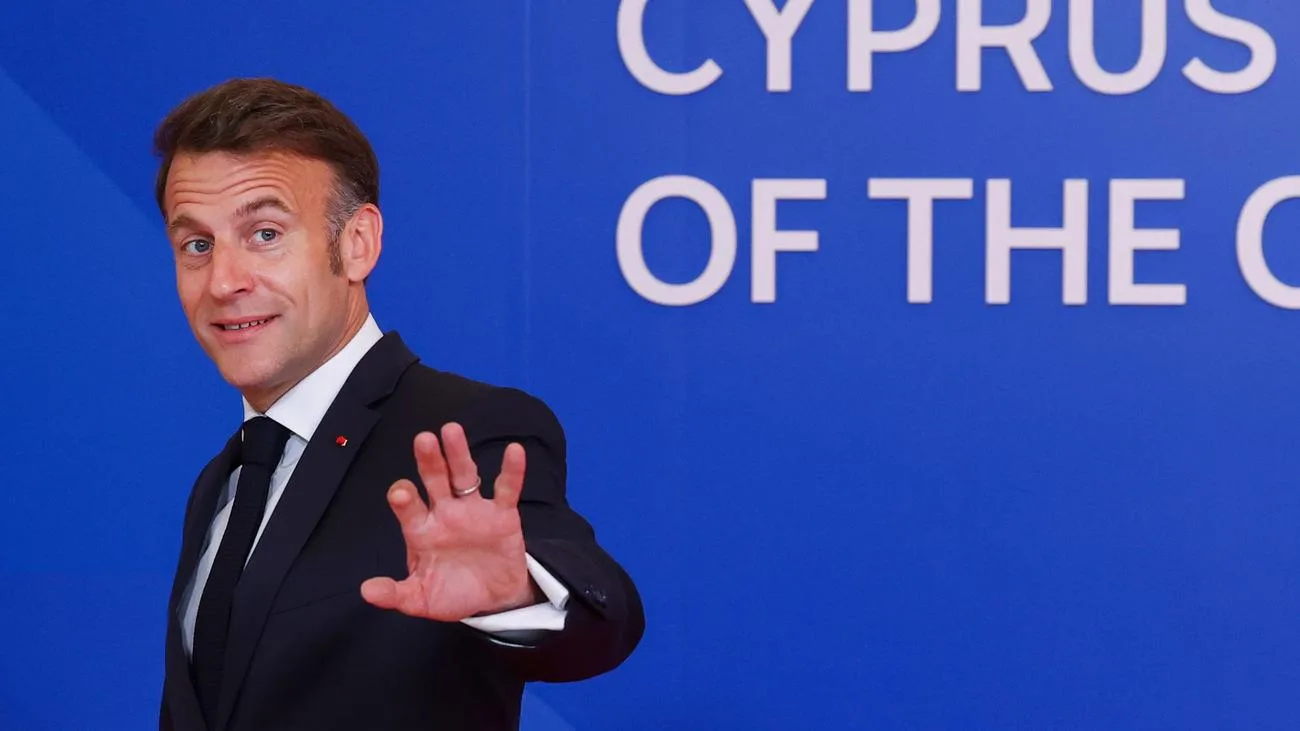 Macron singt Aznavour-Chanson bei Staatsbankett in Armenien