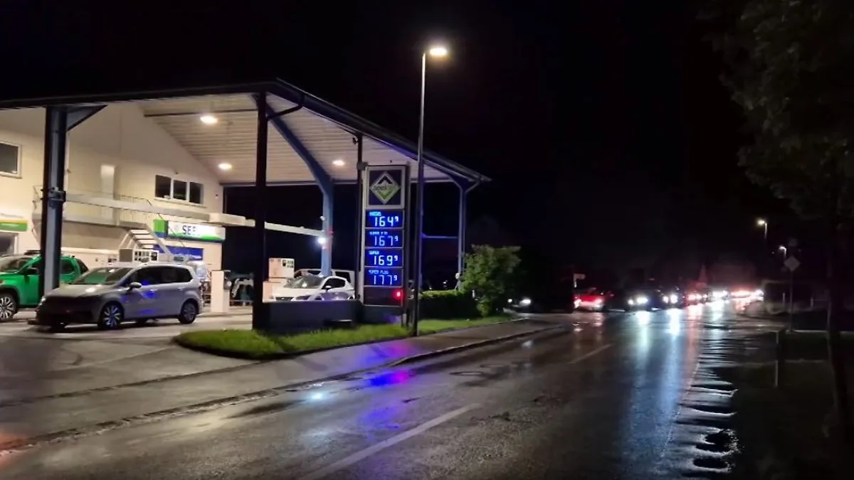 Mega-Stau an Tankstelle: Sprit unter 1,70 Euro pro Liter