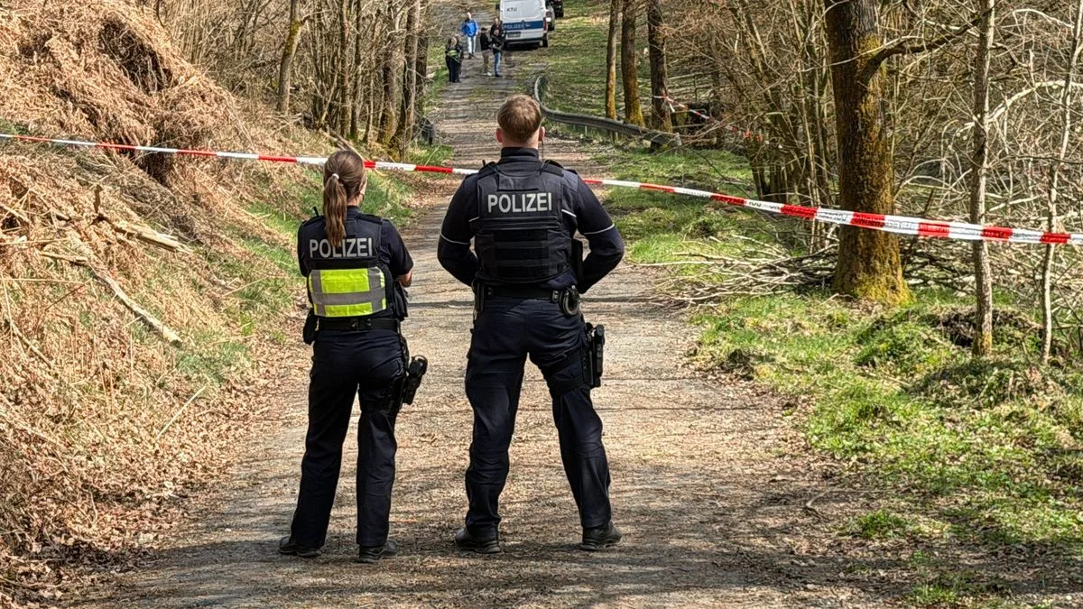 Menschlicher Kopf bei Müllsammelaktion im Sauerland gefunden – Mordkommission ermittelt