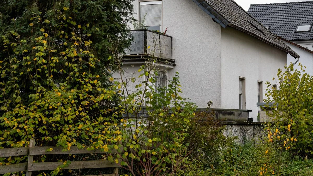 Attendorn: Mutter zu fünf Jahren Haft wegen jahrelanger Kindeseinsperrung verurteilt