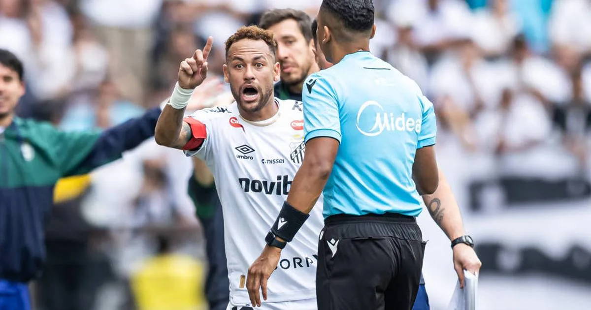 Skurriler Fehler: Neymar versehentlich ausgewechselt und mit Gelb bestraft