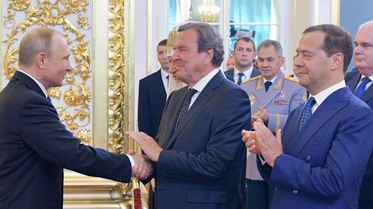 Putin schlägt Schröder als Vermittler vor – gemischte Reaktionen in Deutschland