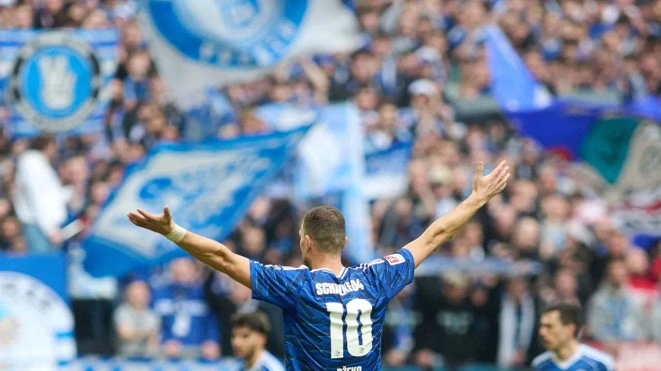 Schalke kann Krise nicht beenden: 2:2 gegen Dresden trotz Dzeko-Doppelpack