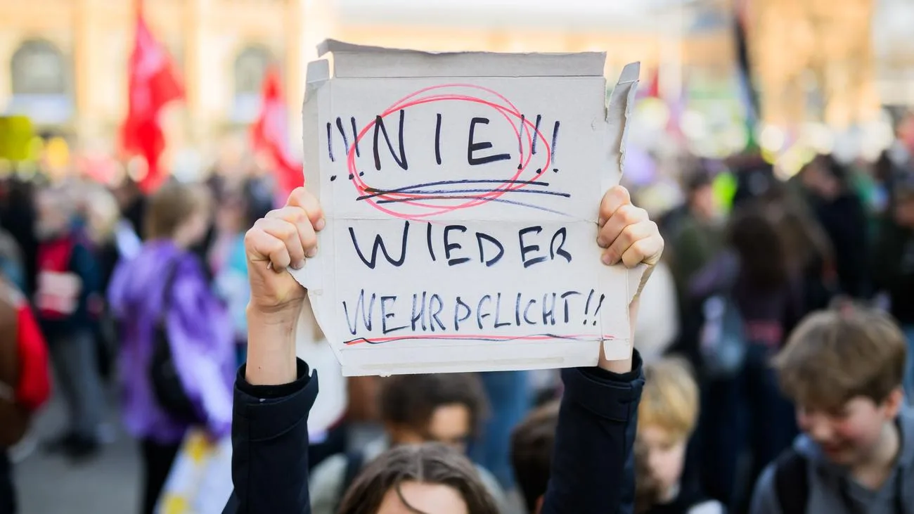 Schülerproteste gegen neuen Wehrdienst im Nordwesten