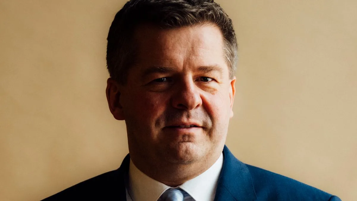 Sachsen-Anhalts Regierungschef Sven Schulze kritisiert Höckes Ost-Identität als unauthentisch