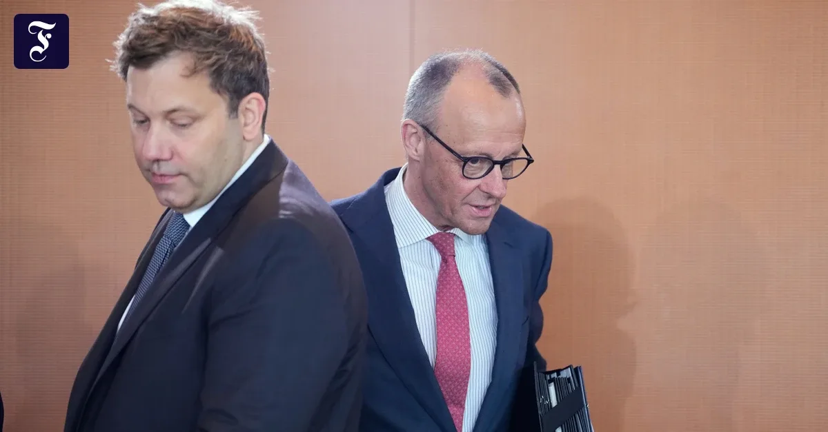 Merz und Klingbeil: Ein Jahr Schwarz-Rot – Vier Szenarien für Deutschlands Zukunft