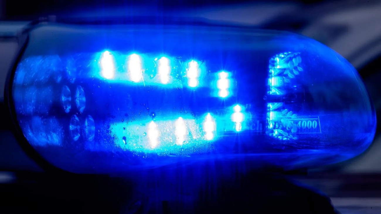 Selbstschussanlage verletzt Frau schwer: Ermittlungen fokussieren auf sichergestellte Waffen