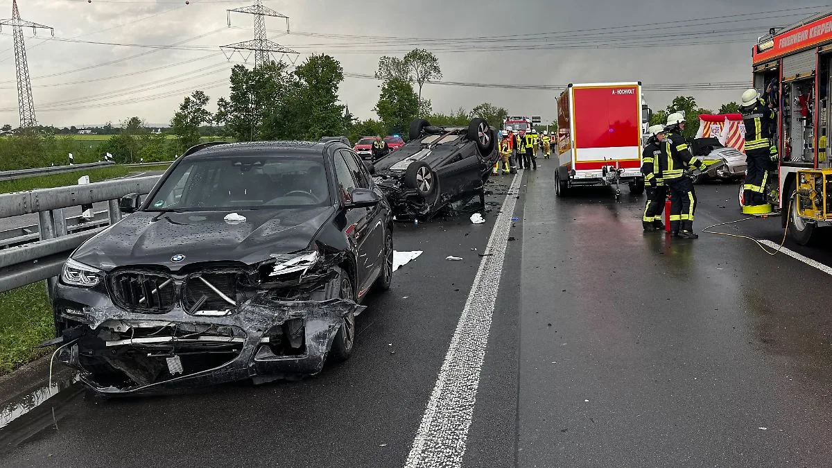 Tödlicher Unfall auf A61 bei Kerpen: Frau stirbt, Kind verletzt
