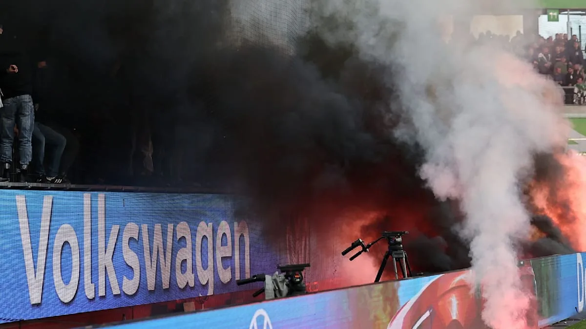 Chaos nach HSV-Sieg: Wolfsburger Spieler und Betreuer liefern sich Krawall