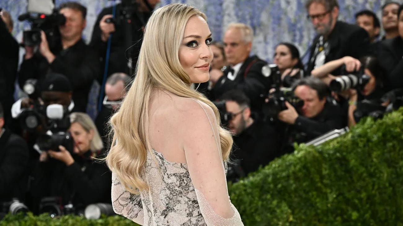 Nach Olympia-Drama: Glamour mit Gehstock – Vonn strahlt bei Red-Carpet-Comeback