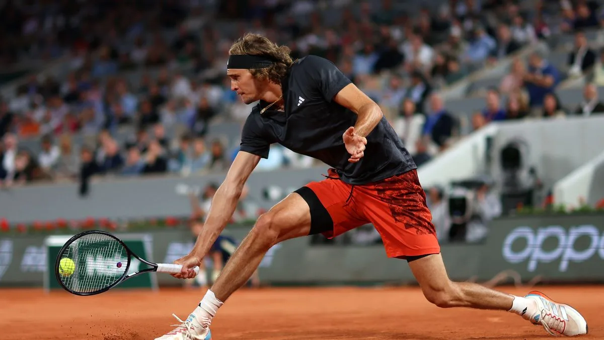 French Open: Zverev kämpft sich am Jahrestag seiner schweren Verletzung ins Achtelfinale