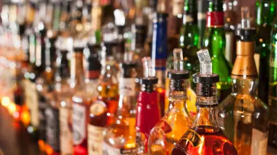 173 leere Alkoholflaschen bei 16-Jähriger: Mutter wegen Mordes angeklagt