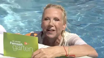 Andrea Kiewel springt im Kleid in den Pool – Fernsehgarten wird zum Fernsehbad