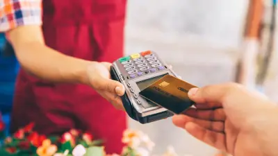 Bargeld verliert an Beliebtheit: Nur noch 45 Prozent der Einkäufe bar
