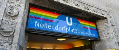 Berliner U-Bahnhof Nollendorfplatz heißt jetzt „Im Regenbogenkiez“