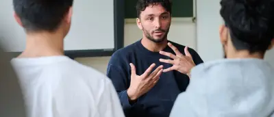 Berliner Verein klärt Jugendliche über TikTok-Manosphere auf