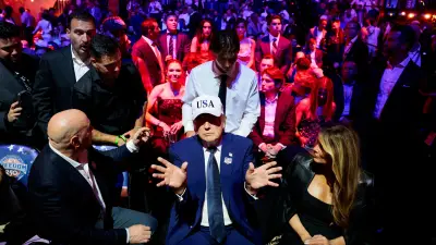 Blutige Käfigkämpfe vor Weißem Haus zu Trumps 80. Geburtstag
