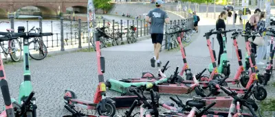 Bündnis fordert E-Scooter-Parkverbot in Berlin bis 2027