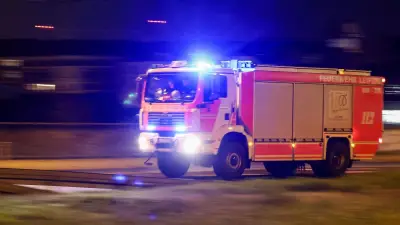 Brandanschlag auf Telekom-Autos in Berlin: Sechs Fahrzeuge in Flammen
