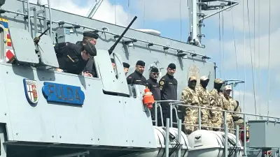 Bundeswehr-Minenjäger nähern sich der Straße von Hormus: Gefahr und Ungewissheit