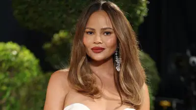 Chrissy Teigen: „Meine Brüste haben Babys gestillt“ – Nippel-Post verteidigt