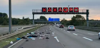 Dachbox öffnet sich auf A8: Unfall mit vier Autos und Verletzten