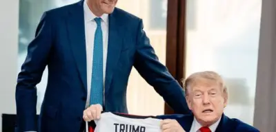 Deutschland-Trikot für Trump: Kanzler Merz‘ Schmeichelei mit Fremdschämfaktor