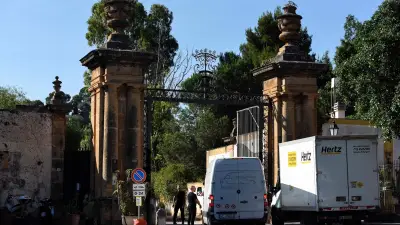 Dua Lipas Hochzeit auf Sizilien: Paparazzi-Ansturm und Proteste in Palermo