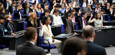 Eklat um Jugend-Planspiel im Bundestag: AfD-Jugendliche zeigen „White Power“-Geste