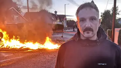 Erneute schwere Ausschreitungen in Belfast: Brennende Barrikaden und Wasserwerfer