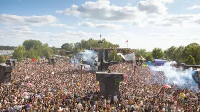 Fusion Festival warnt vor Hitze: Wasser reduziert, Schattenpausen empfohlen