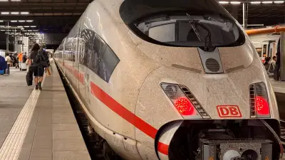 Großstörung bei der Bahn: Zugverkehr läuft langsam wieder an – Reisende genervt