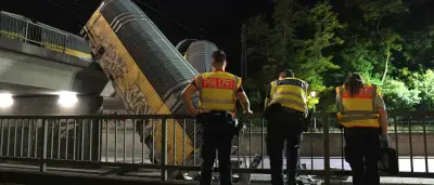 Güterzug-Unglück in München: Waggons stürzen von Brücke – ein Toter