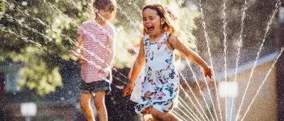 Hitzegefahr für Kinder: Bis zu 700 ml Flüssigkeitsverlust pro Stunde