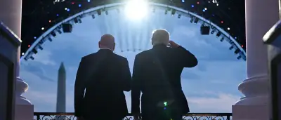 Käfigkämpfe zu Trumps 80. Geburtstag vor dem Weißen Haus