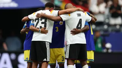 Kurios: Nmecha betet nach 7:1-Sieg mit Curacao-Spielern am Mittelkreis