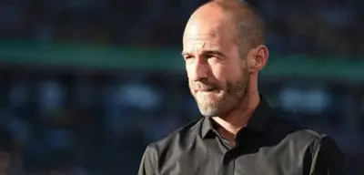 Mann dringt in Mehmet Scholls Haus ein und legt sich zu Tochter