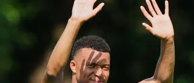Mbappé verlernt Flöte: Schräger TV-Auftritt bei Corden