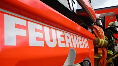Mehrere Autos auf Telekom-Gelände in Lichtenberg in Brand gesetzt