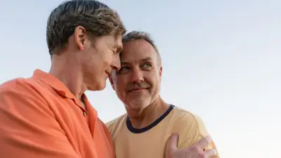 „Mein Mann küsste unseren besten Freund innig“ – Serie über Beziehungsscheitern