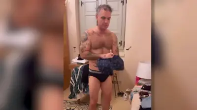 Robbie Williams: Halbnackt und ratlos bei WM-Outfitsuche