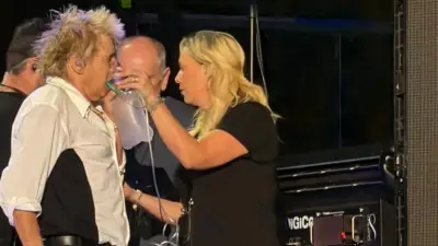 Rod Stewart: Sauerstoffgerät auf der Bühne – „Fast ohnmächtig geworden“