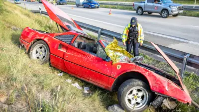 Schwerer Unfall auf A17: Ferrari-Fahrer (85) verliert Kontrolle