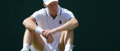 Sinner und Djokovic überstehen Wimbledon-Auftakt mit Mühe