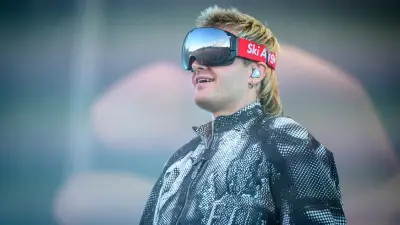 Ski Aggu kündigt Rave auf Lidl-Parkplatz in Neukölln an